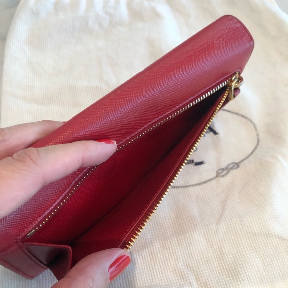 Authentic - Prada Wallet - Picture 7 of 12